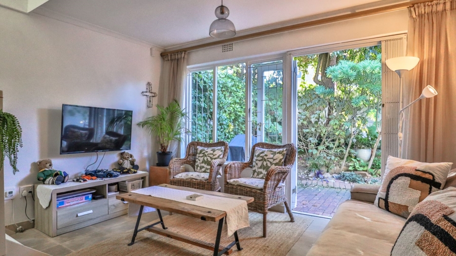 To Let 3 Bedroom Property for Rent in Wynberg Upper Western Cape
